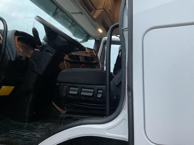 Tractor unit Iveco S-Way 460 LNG: picture 13