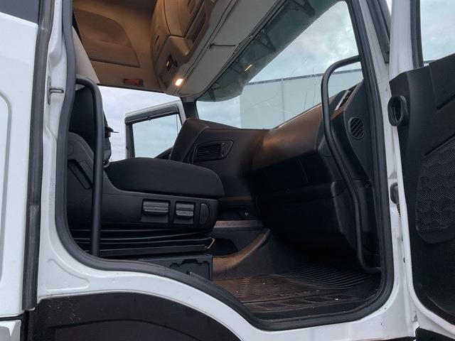 Tractor unit Iveco S-Way 460 LNG: picture 18