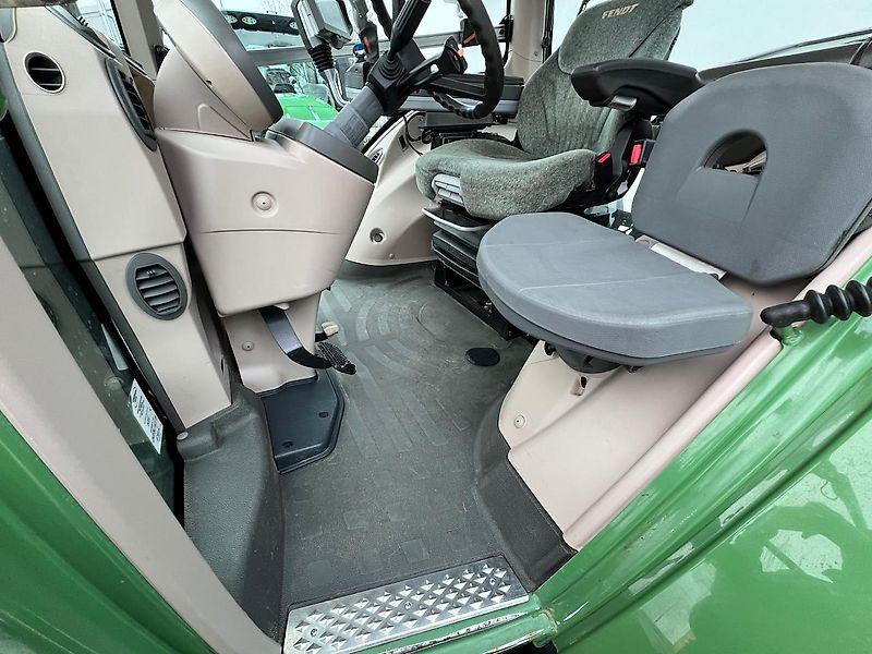 Farm tractor Fendt 824 Vario Profi Plus: picture 13
