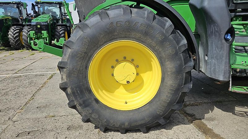 Farm tractor John Deere 6175R: picture 10
