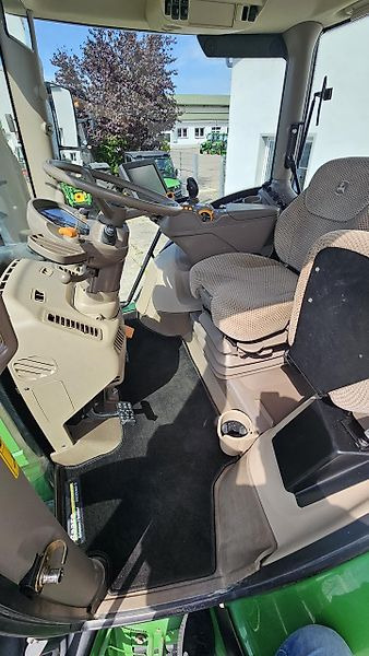 Farm tractor John Deere 6175R: picture 18