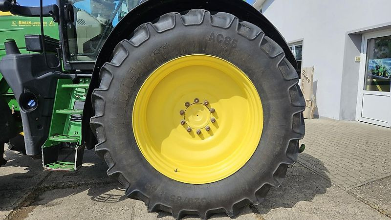 Farm tractor John Deere 6175R: picture 9