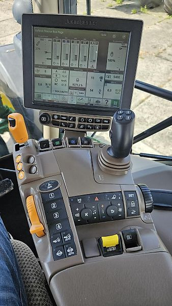 Farm tractor John Deere 6175R: picture 17