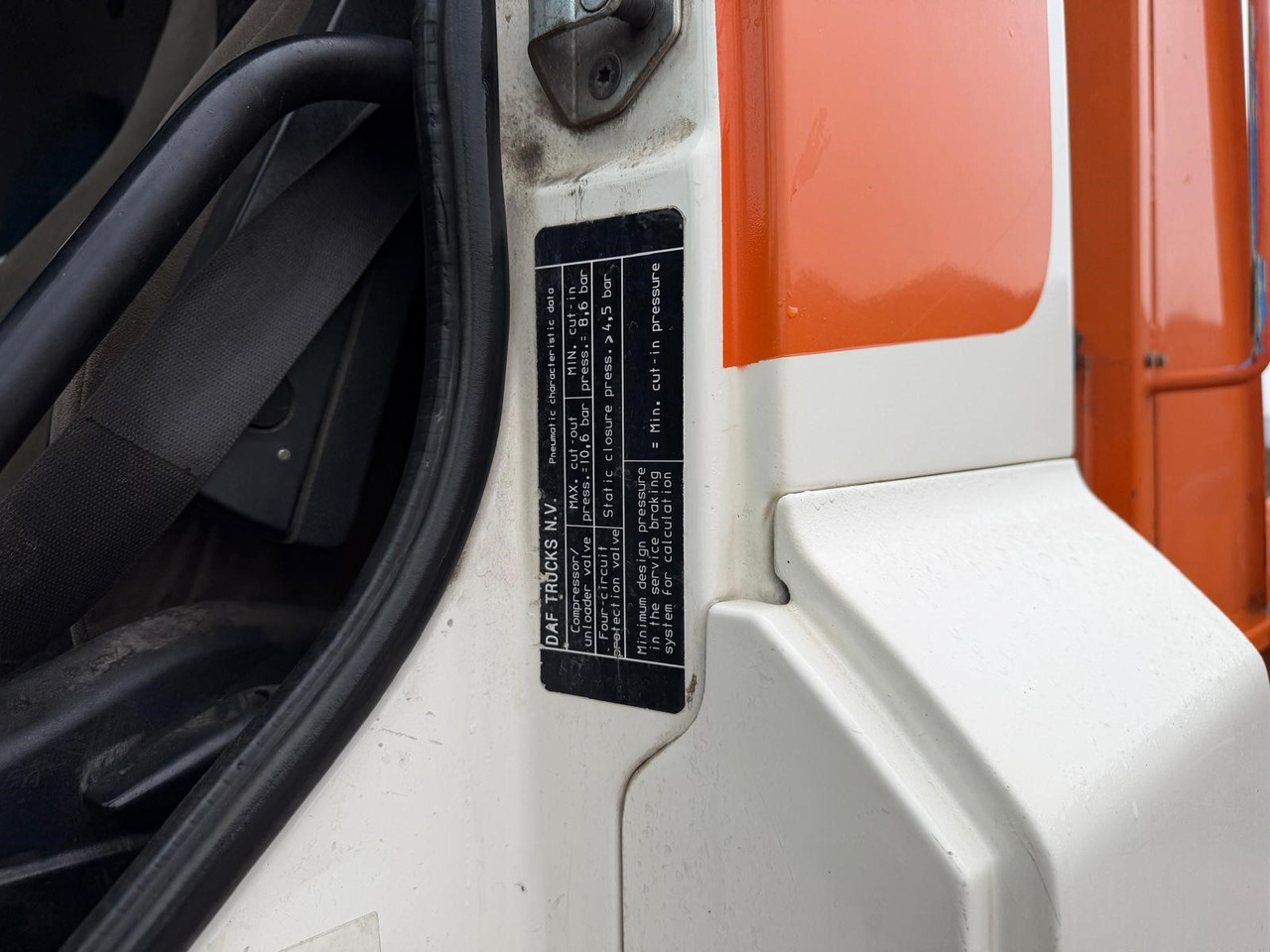 Skip loader truck for transportation of containers DAF CF 75.310: picture 14