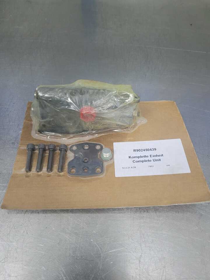 REXROTH R902450439 Bosch Rexroth Pump Control DFR - Hydraulic valve for Construction machinery: picture 1 REXROTH R902450439 Bosch Rexroth Pump Control DFR - Hydraulic valve for Construction machinery: picture 1