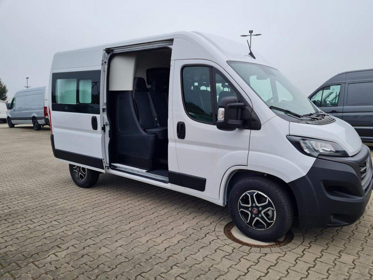 Fiat Ducato 35 Kasten Doka 7-Sitze 2x Schiebetür Maxi - Panel van, Combi van: picture 3 Fiat Ducato 35 Kasten Doka 7-Sitze 2x Schiebetür Maxi - Panel van, Combi van: picture 3