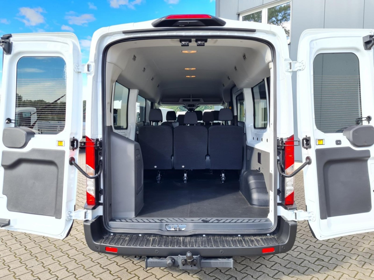 Ford Transit 350 Kombi TDCi L3 Trend 9 Sitzer AUTOMATIK - Minibus, Passenger van: picture 5 Ford Transit 350 Kombi TDCi L3 Trend 9 Sitzer AUTOMATIK - Minibus, Passenger van: picture 5