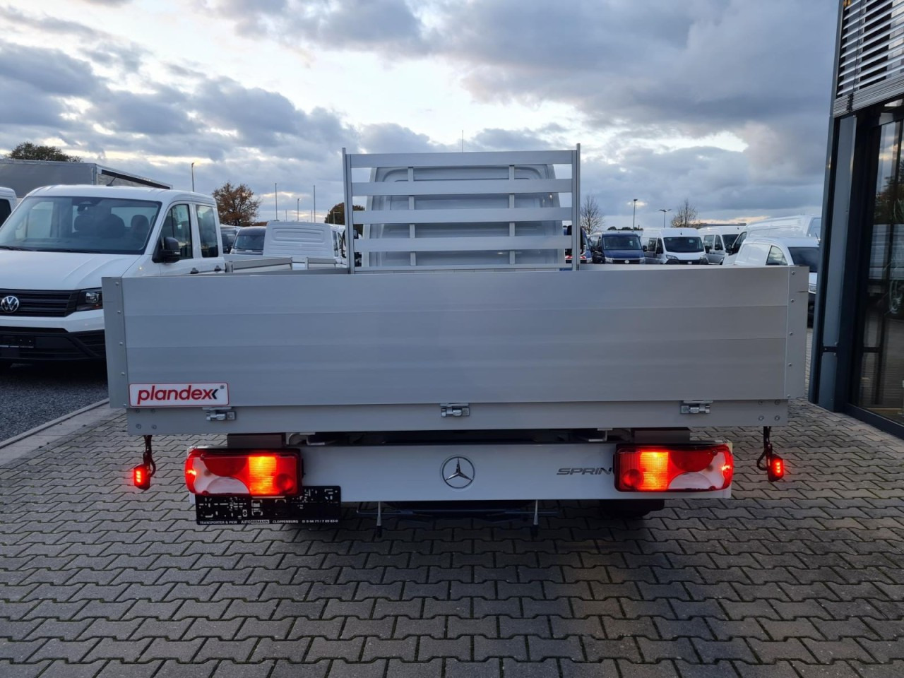 Mercedes-Benz Sprinter 317 CDI Pritsche L3 lang RWD KLIMA TEMPOMAT - Flatbed van: picture 5 Mercedes-Benz Sprinter 317 CDI Pritsche L3 lang RWD KLIMA TEMPOMAT - Flatbed van: picture 5