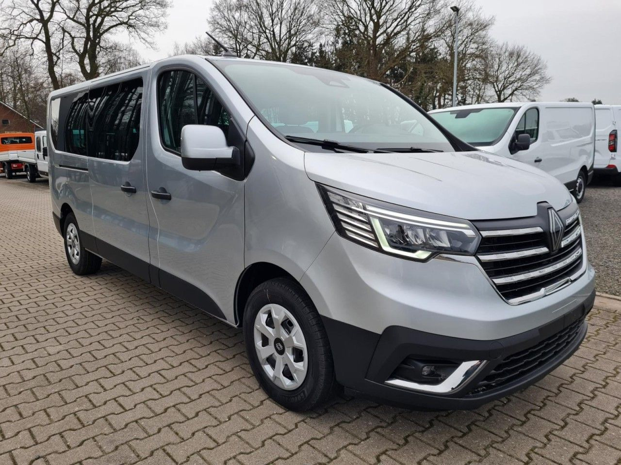 Renault Trafic Kombi 9-Sitze L2 Grand Equilibre KLIMA TE - Car: picture 3 Renault Trafic Kombi 9-Sitze L2 Grand Equilibre KLIMA TE - Car: picture 3