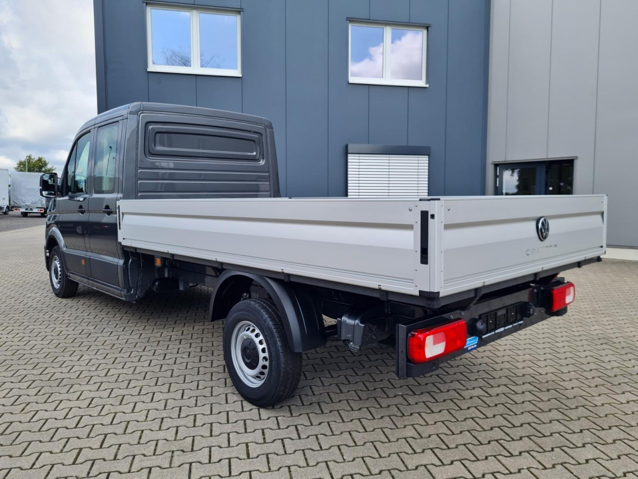 Volkswagen Crafter 35 Doka 7-Sitze MAXI L4 KLIMA TEMPOMAT - Flatbed van, Combi van: picture 4 Volkswagen Crafter 35 Doka 7-Sitze MAXI L4 KLIMA TEMPOMAT - Flatbed van, Combi van: picture 4
