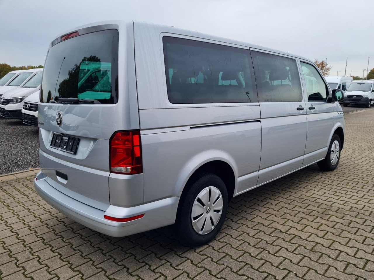 Volkswagen T6.1 Caravelle TDI lang 9 Sitzer 2 Schiebetüren Trendl. - Combi van: picture 5 Volkswagen T6.1 Caravelle TDI lang 9 Sitzer 2 Schiebetüren Trendl. - Combi van: picture 5
