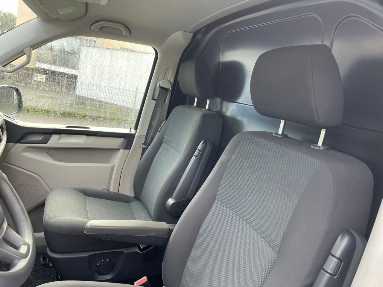 Volkswagen T6 Kasten lang Flügeltüren KLIMA NAVI PDC SHZ TEMPOMAT - Small van: picture 5 Volkswagen T6 Kasten lang Flügeltüren KLIMA NAVI PDC SHZ TEMPOMAT - Small van: picture 5
