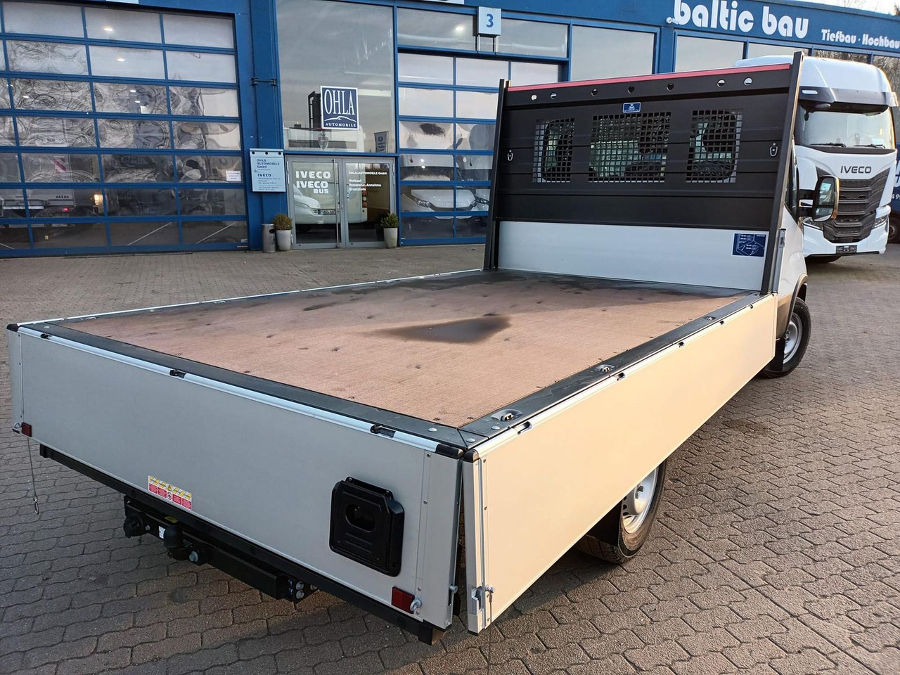 Iveco Daily 35S16H3.0 Pritsche,AHK, Rückfahrkamera... - Flatbed van: picture 4 Iveco Daily 35S16H3.0 Pritsche,AHK, Rückfahrkamera... - Flatbed van: picture 4