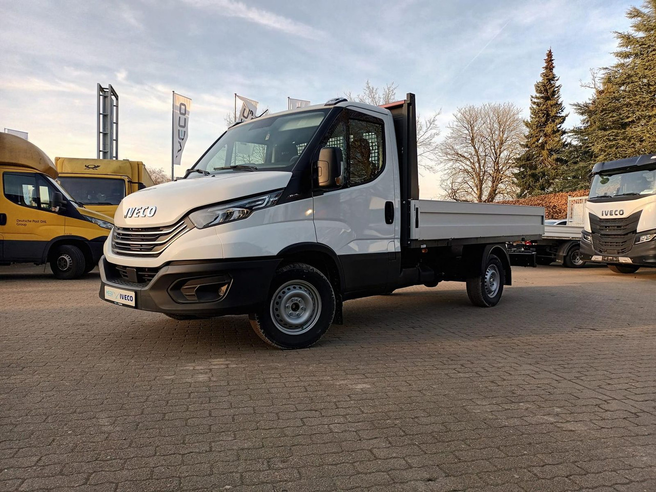 Iveco Daily 35S16H3.0 Pritsche,AHK, Rückfahrkamera... - Flatbed van: picture 1 Iveco Daily 35S16H3.0 Pritsche,AHK, Rückfahrkamera... - Flatbed van: picture 1