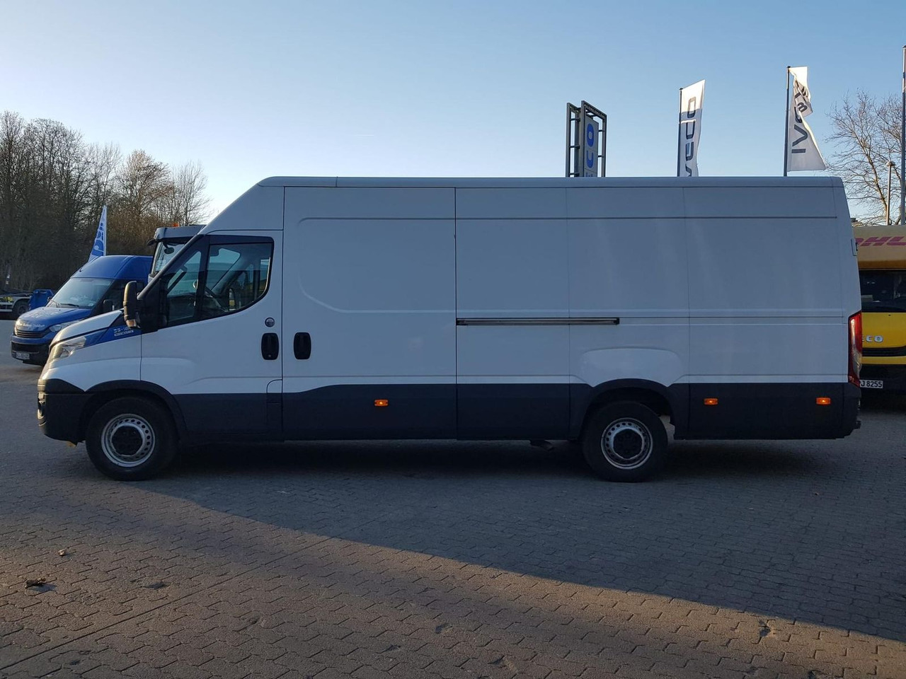 Iveco Daily 35S16SA8 V/P Klima, AHK, Rückfahrkamera... - Panel van: picture 2 Iveco Daily 35S16SA8 V/P Klima, AHK, Rückfahrkamera... - Panel van: picture 2