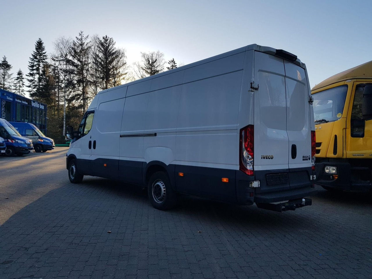 Iveco Daily 35S16SA8 V/P Klima, AHK, Rückfahrkamera... - Panel van: picture 3 Iveco Daily 35S16SA8 V/P Klima, AHK, Rückfahrkamera... - Panel van: picture 3