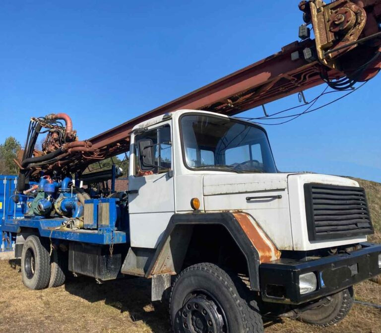 Bomag B200 auf Iveco-LKW – Well drill / Brunnenbohrer - Drilling rig: picture 1 Bomag B200 auf Iveco-LKW – Well drill / Brunnenbohrer - Drilling rig: picture 1