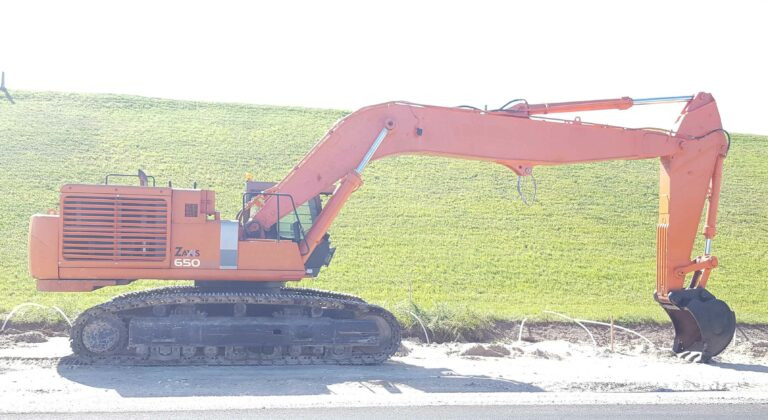 Hitachi ZX650 – with long reach and normal boom / mit Langarm und normalem Arm - Crawler excavator: picture 1 Hitachi ZX650 – with long reach and normal boom / mit Langarm und normalem Arm - Crawler excavator: picture 1