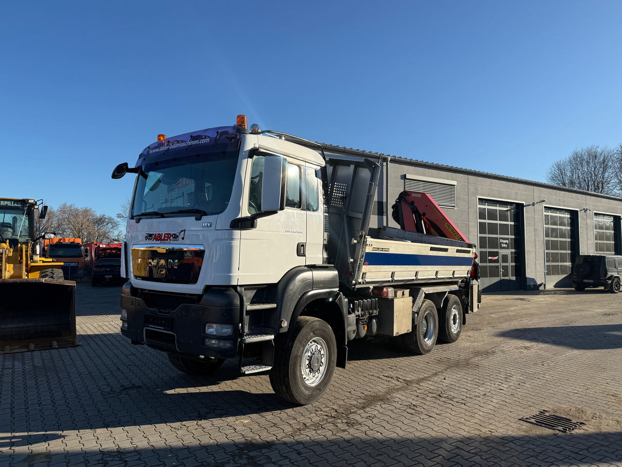 MAN TGS 28.400 Kipper Kran Palfinger PK 20002 Funk - Tipper, Crane truck: picture 2 MAN TGS 28.400 Kipper Kran Palfinger PK 20002 Funk - Tipper, Crane truck: picture 2