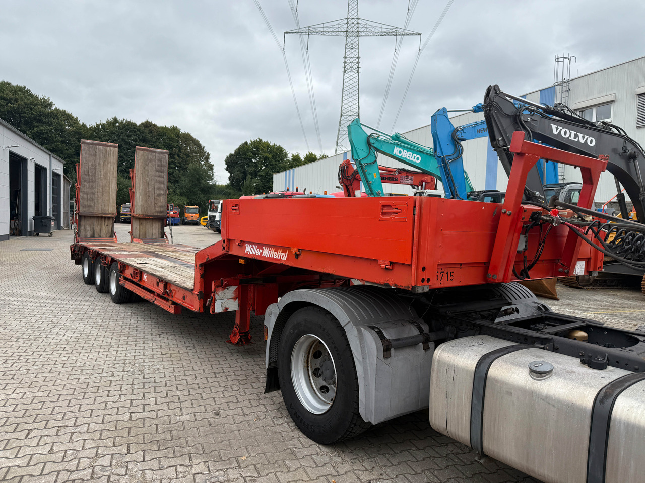 Müller Mitteltal TS3 Tieflader Auflieger mit hydr. Rampen - Low loader semi-trailer: picture 3 Müller Mitteltal TS3 Tieflader Auflieger mit hydr. Rampen - Low loader semi-trailer: picture 3