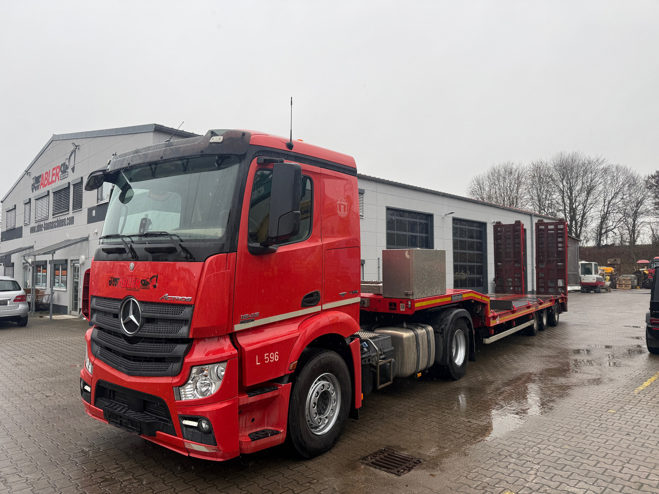 Mercedes-Benz 1845 Actros SZM mit Goldhofer Tieflader Auflieger - Tractor unit, Low loader semi-trailer: picture 2 Mercedes-Benz 1845 Actros SZM mit Goldhofer Tieflader Auflieger - Tractor unit, Low loader semi-trailer: picture 2