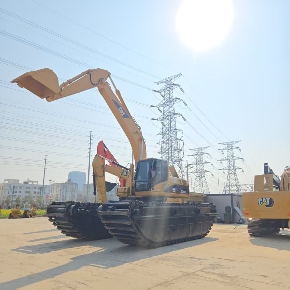 Caterpillar 320C - Amphibious excavator: picture 1 Caterpillar 320C - Amphibious excavator: picture 1