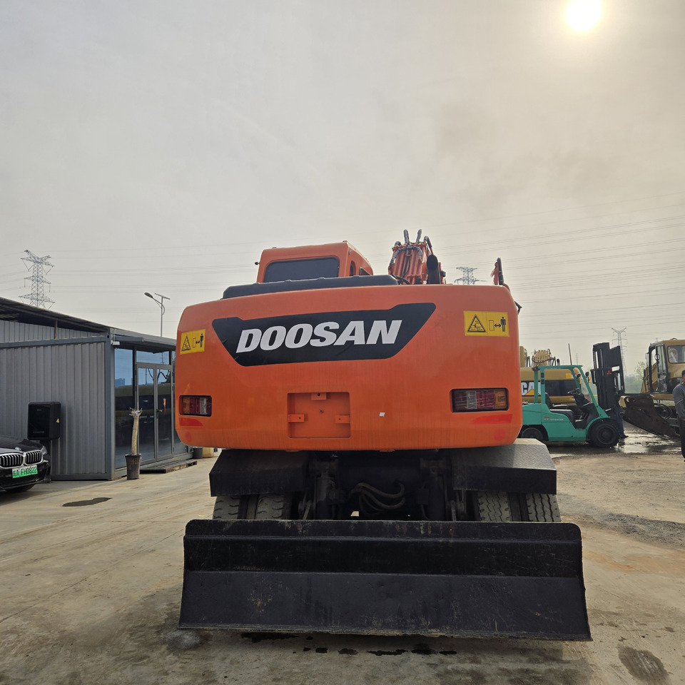Wheel excavator DOOSAN DX150W: picture 6 Wheel excavator DOOSAN DX150W: picture 6