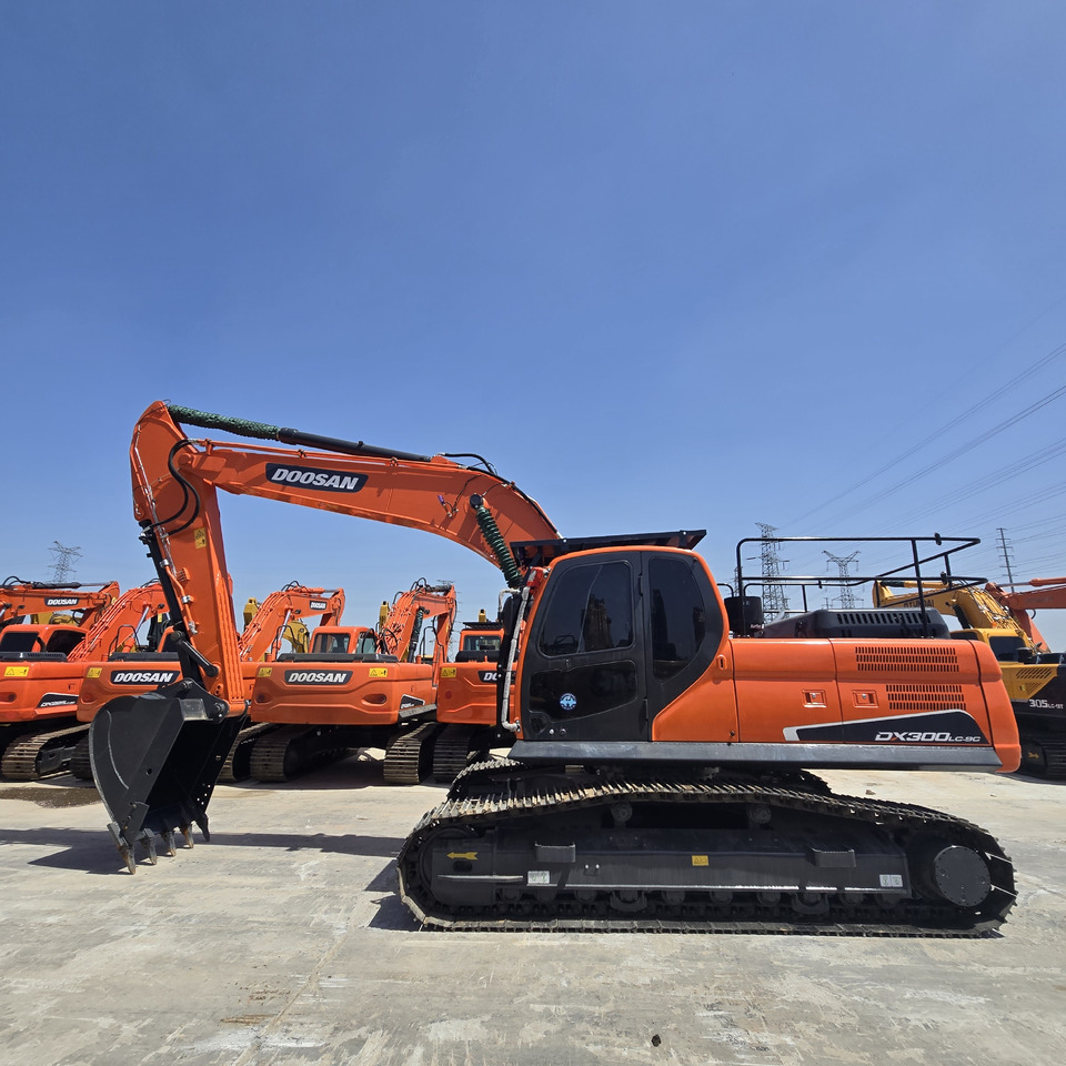 Doosan DX300 - Excavator: picture 2 Doosan DX300 - Excavator: picture 2