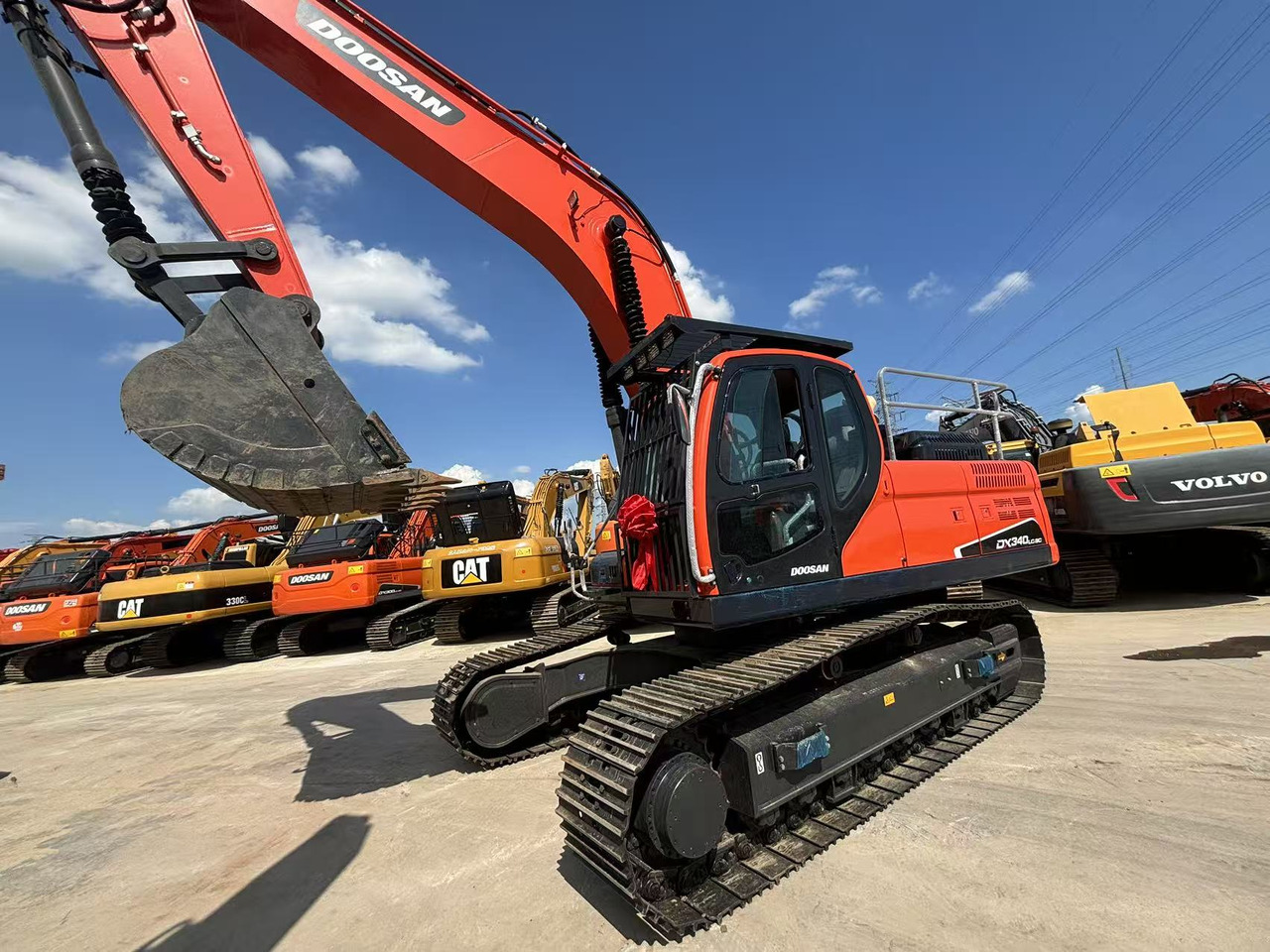 Doosan DX340 - Excavator: picture 1 Doosan DX340 - Excavator: picture 1