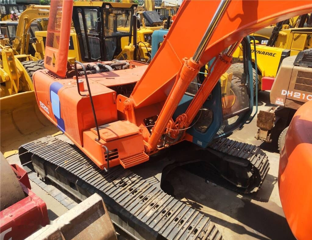 Hitachi EX 200 - Crawler excavator: picture 1 Hitachi EX 200 - Crawler excavator: picture 1