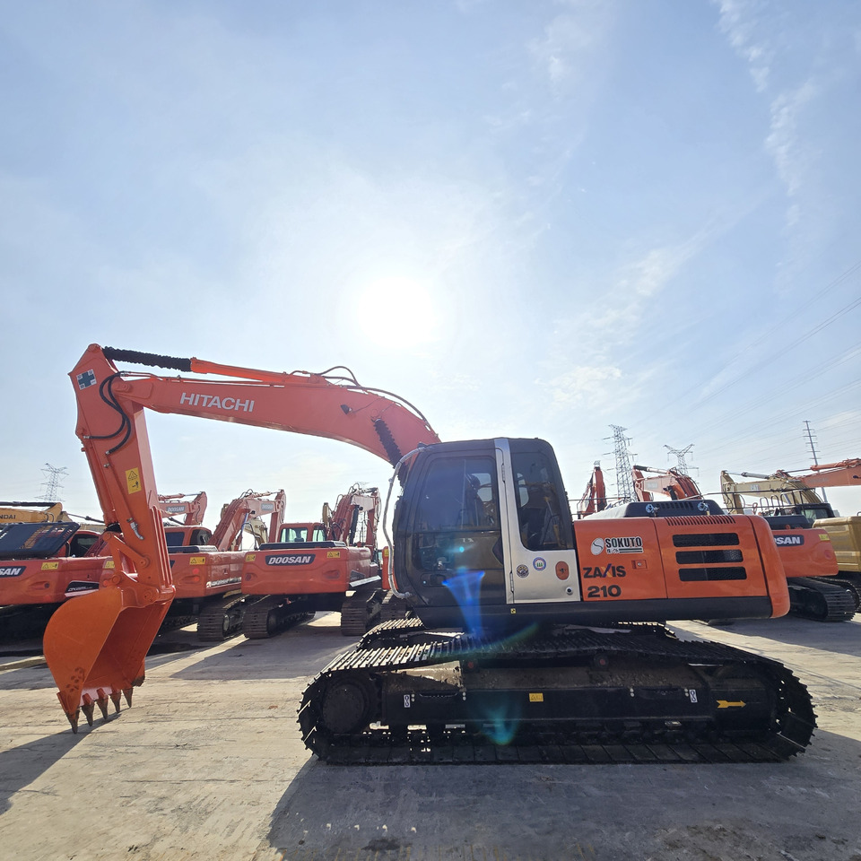 Hitachi ZX210 - Excavator: picture 2 Hitachi ZX210 - Excavator: picture 2