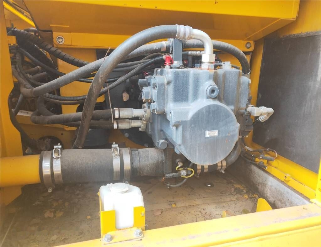 Komatsu PC490LC-10 - Crawler excavator: picture 5 Komatsu PC490LC-10 - Crawler excavator: picture 5
