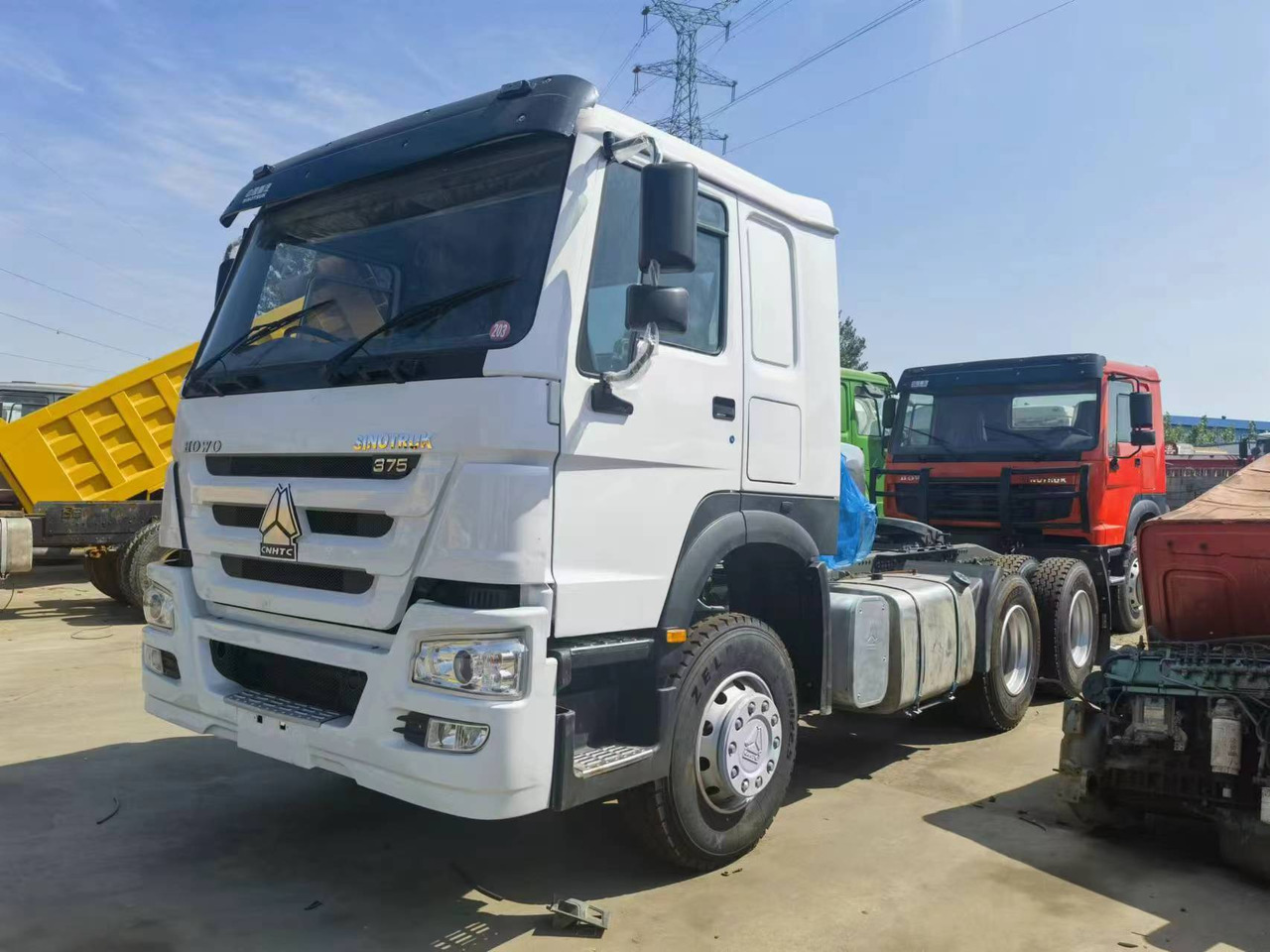 Sinotruk HOWO 375 tractor - Mini dumper: picture 1 Sinotruk HOWO 375 tractor - Mini dumper: picture 1