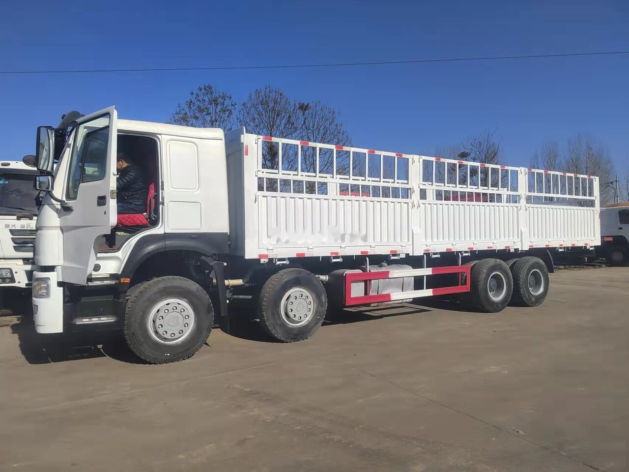 Sinotruk HOWO 8*4 Dump truck - Dropside/ Flatbed truck: picture 3 Sinotruk HOWO 8*4 Dump truck - Dropside/ Flatbed truck: picture 3