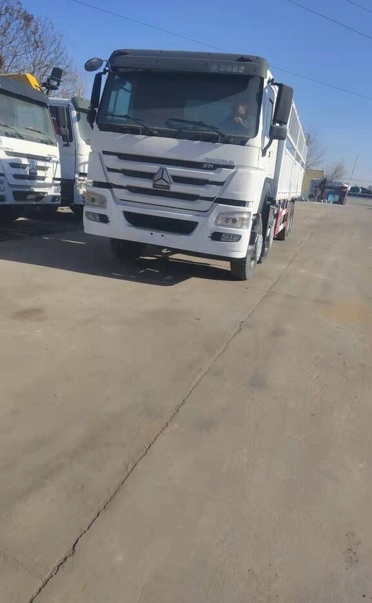 Sinotruk HOWO 8*4 Dump truck - Dropside/ Flatbed truck: picture 2 Sinotruk HOWO 8*4 Dump truck - Dropside/ Flatbed truck: picture 2