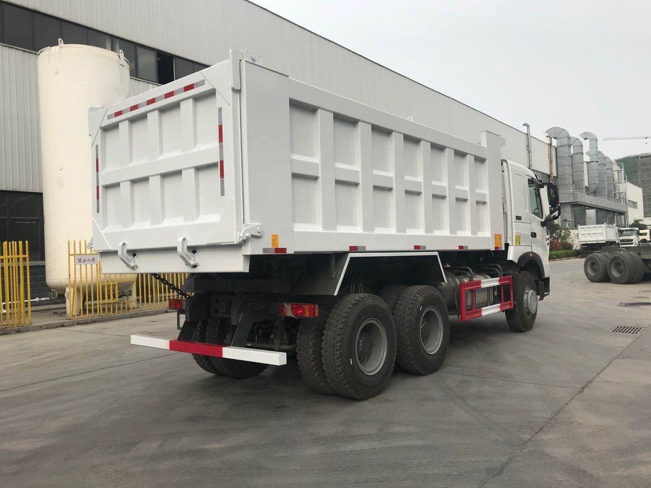 Sinotruk HOWO A7 - Mini dumper: picture 5 Sinotruk HOWO A7 - Mini dumper: picture 5