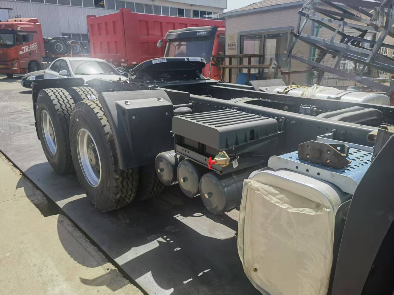 Tractor unit Sinotruk HOHAN 6*4 tractor: picture 8 Tractor unit Sinotruk HOHAN 6*4 tractor: picture 8