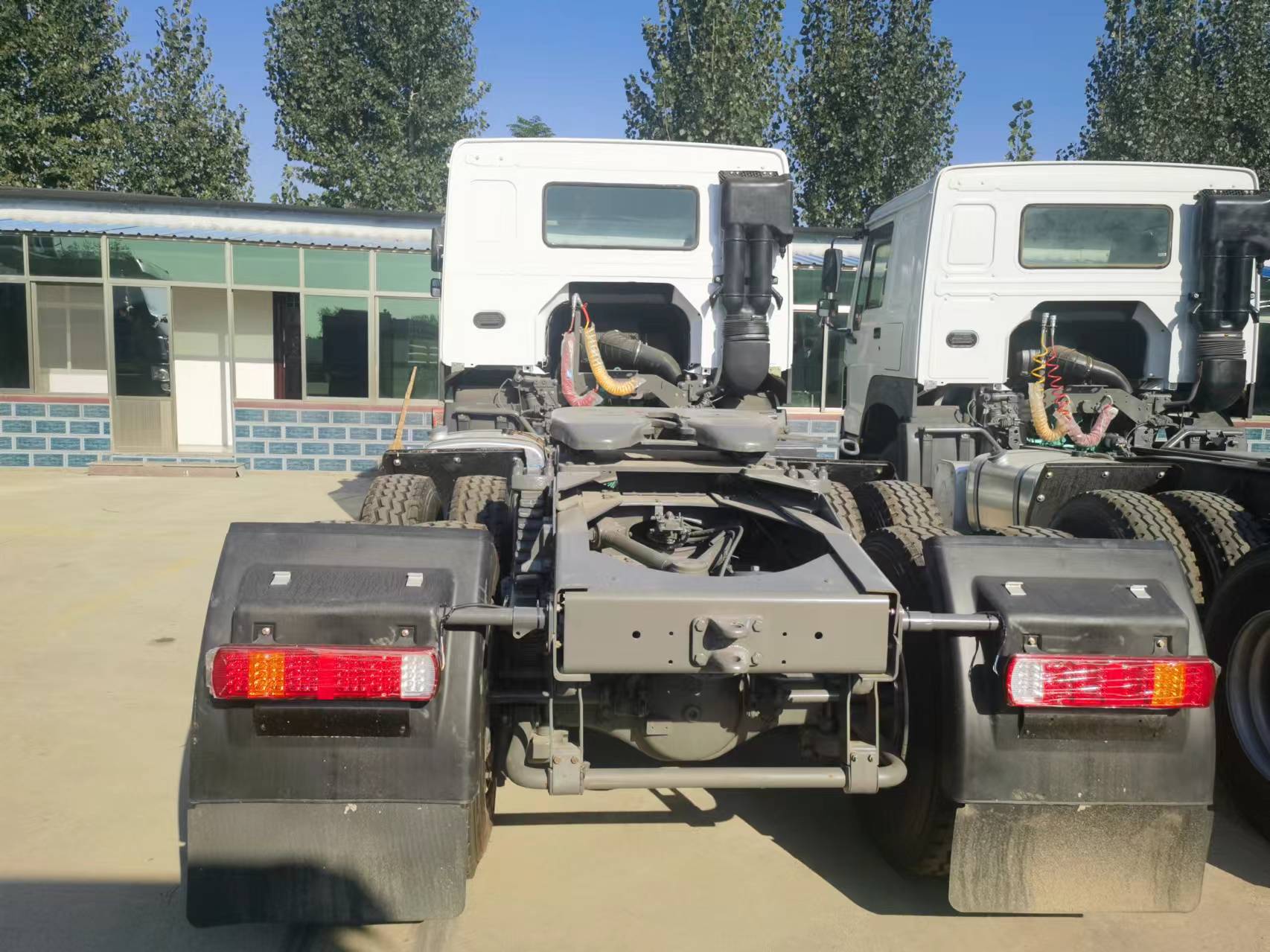 Tractor unit Sinotruk HOWO 371 Tractor: picture 7
