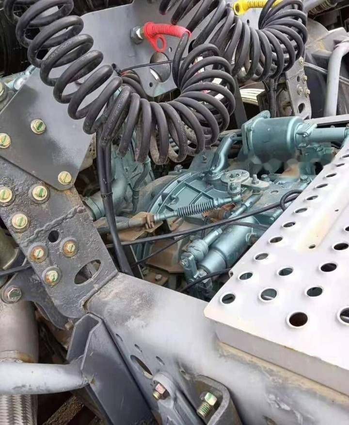 Sinotruk HOWO 420 Tractor - Tractor unit: picture 3 Sinotruk HOWO 420 Tractor - Tractor unit: picture 3