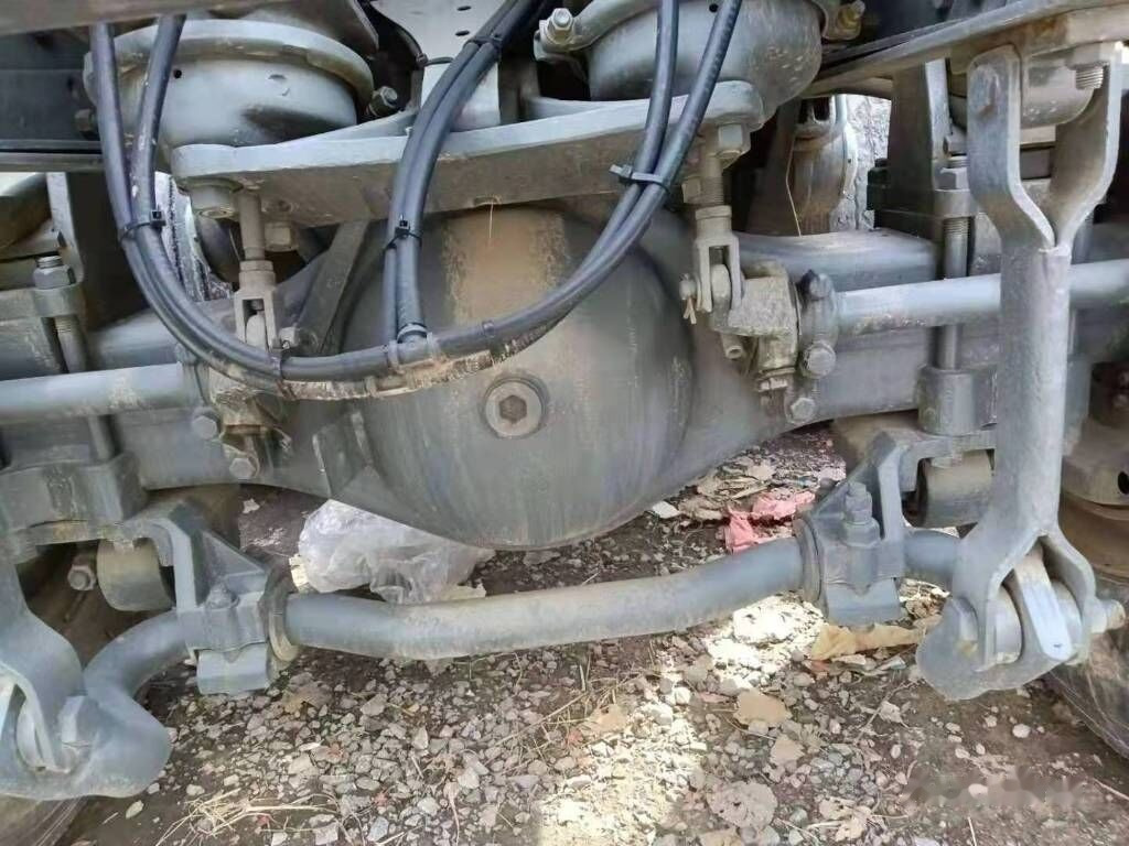 Sinotruk HOWO 420 Tractor - Tractor unit: picture 5 Sinotruk HOWO 420 Tractor - Tractor unit: picture 5