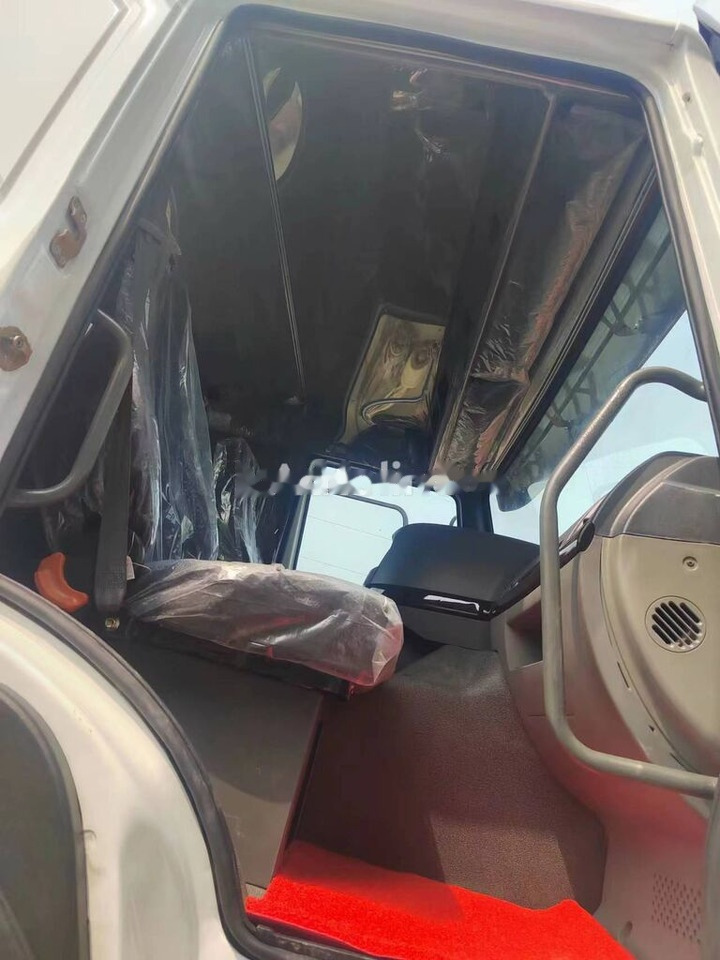 Sinotruk HOWO 420HP Tractor - Tractor unit: picture 4 Sinotruk HOWO 420HP Tractor - Tractor unit: picture 4