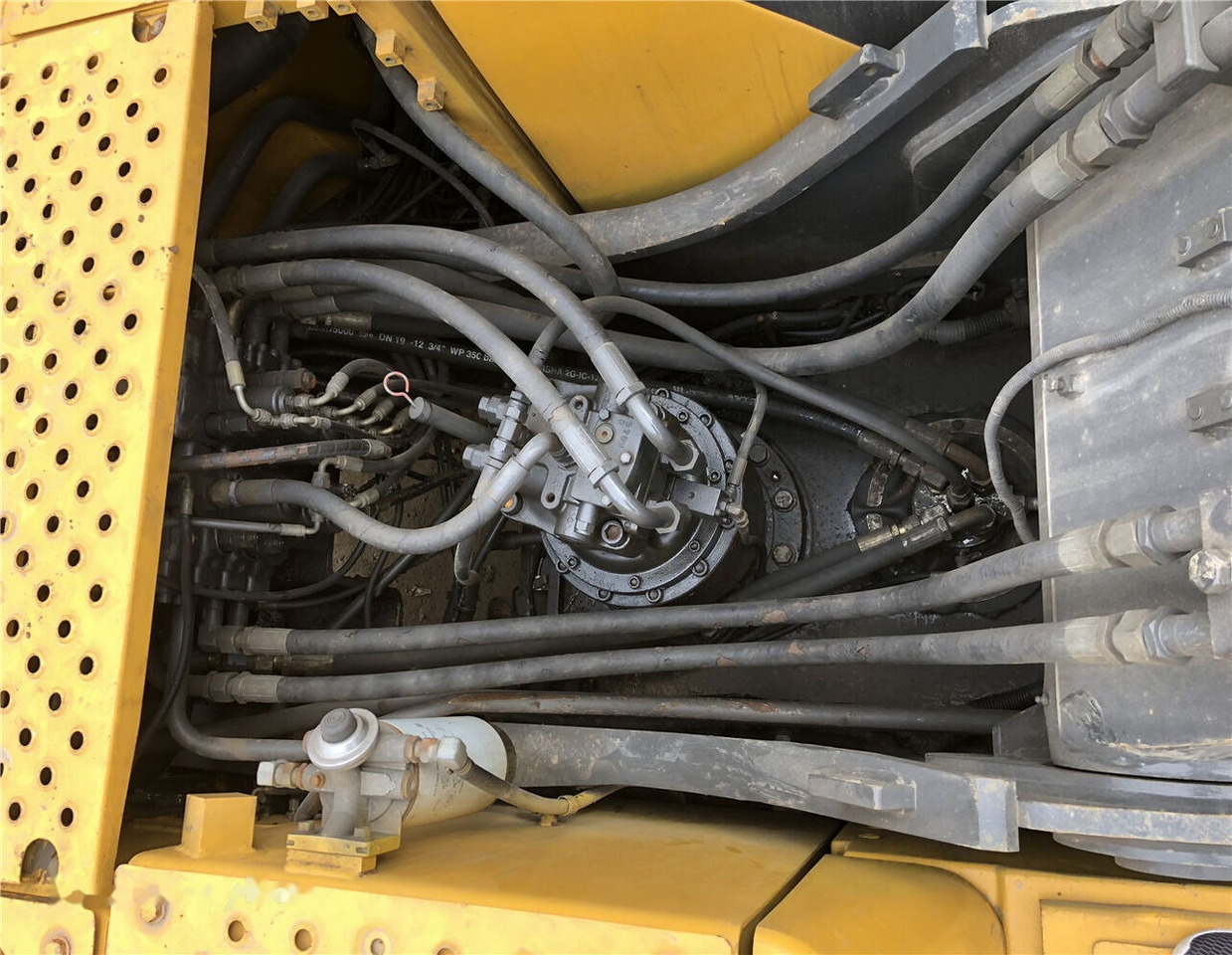 Crawler excavator Volvo EC210C: picture 6