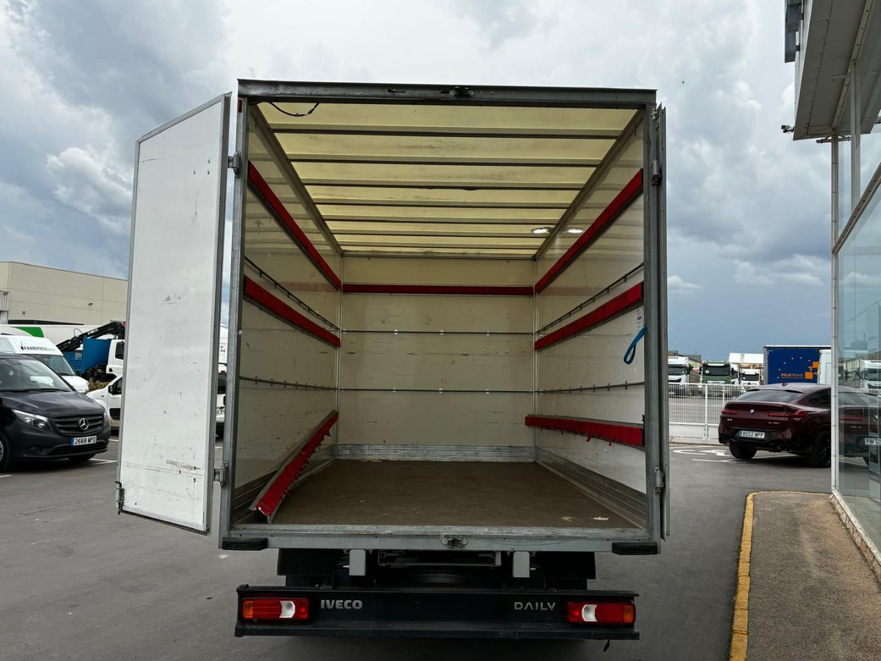 Caja cerrada IVECO 35C16 3.0 20m3 - Box van: picture 4 Caja cerrada IVECO 35C16 3.0 20m3 - Box van: picture 4