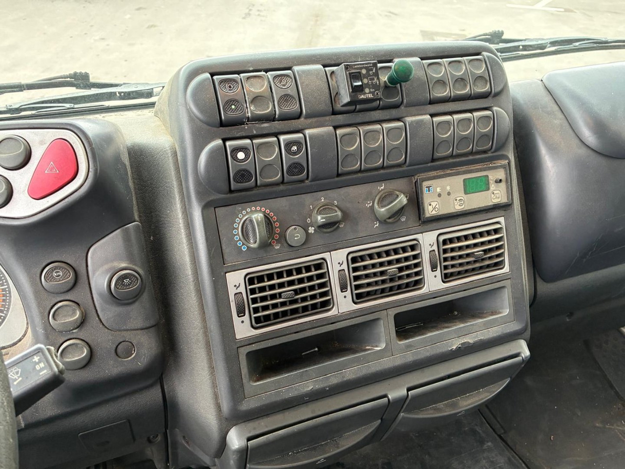 Refrigerator truck Caja cerrada IVECO Eurocargo ML 100 E18 P: picture 9