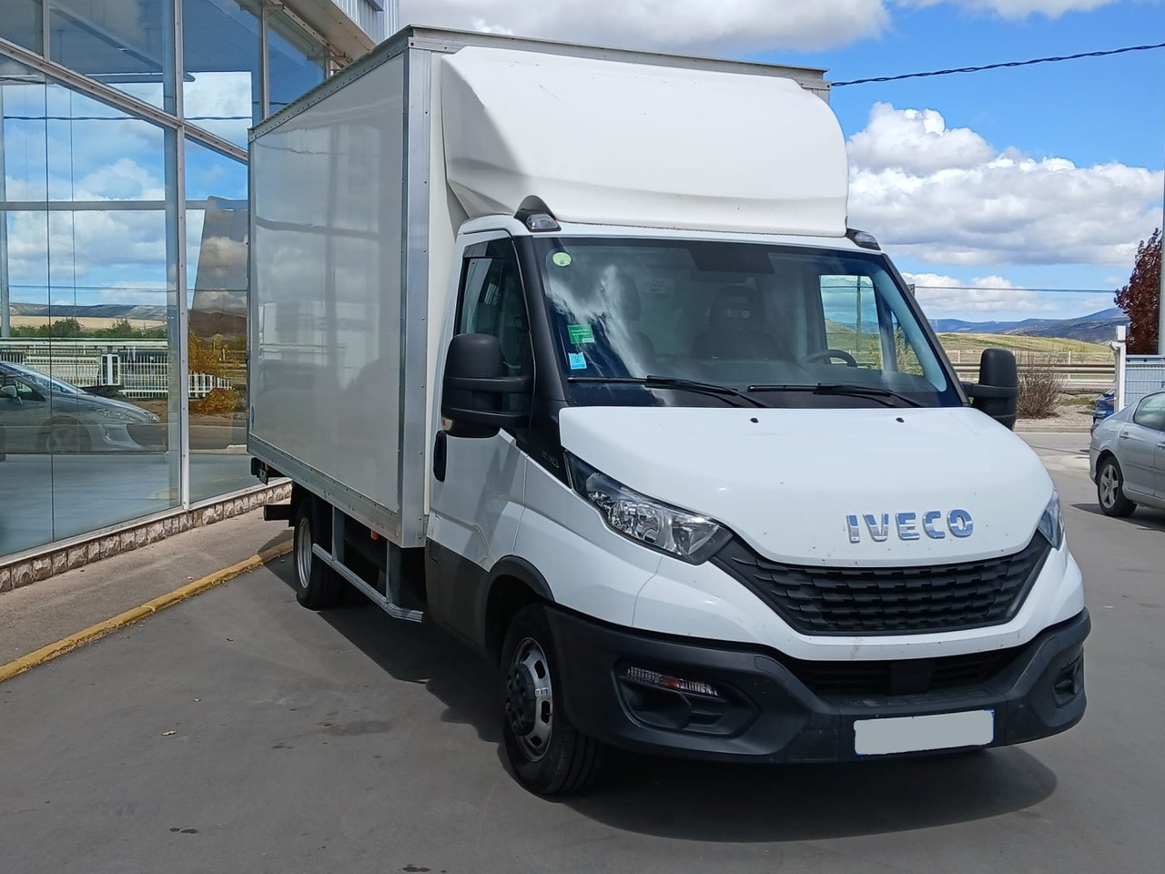 Caja cerrada con plataforma elevadora IVECO 35C16 20m3 - Box van: picture 3 Caja cerrada con plataforma elevadora IVECO 35C16 20m3 - Box van: picture 3