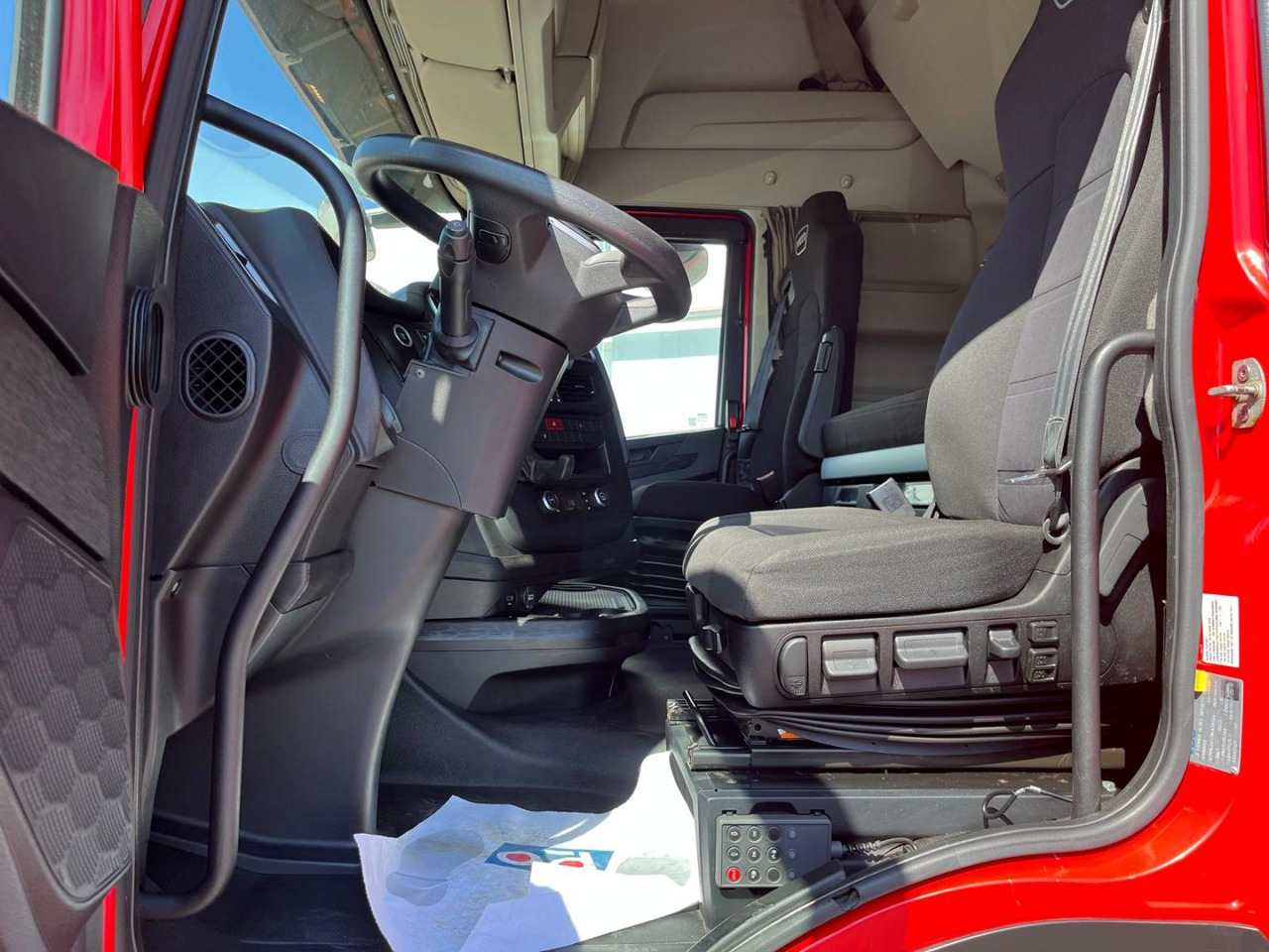 Tractor unit Cabeza Tractora IVECO 460 AUTOMATICO CON INTARDER: picture 11
