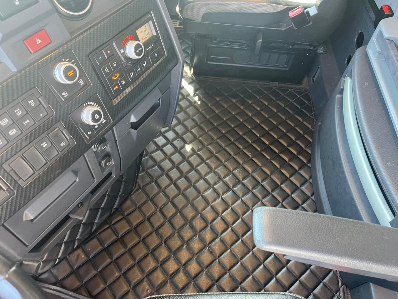 Cabeza Tractora Renault T520 AUTOMATICA INTARDER FULL on lease Cabeza Tractora Renault T520 AUTOMATICA INTARDER FULL: picture 24