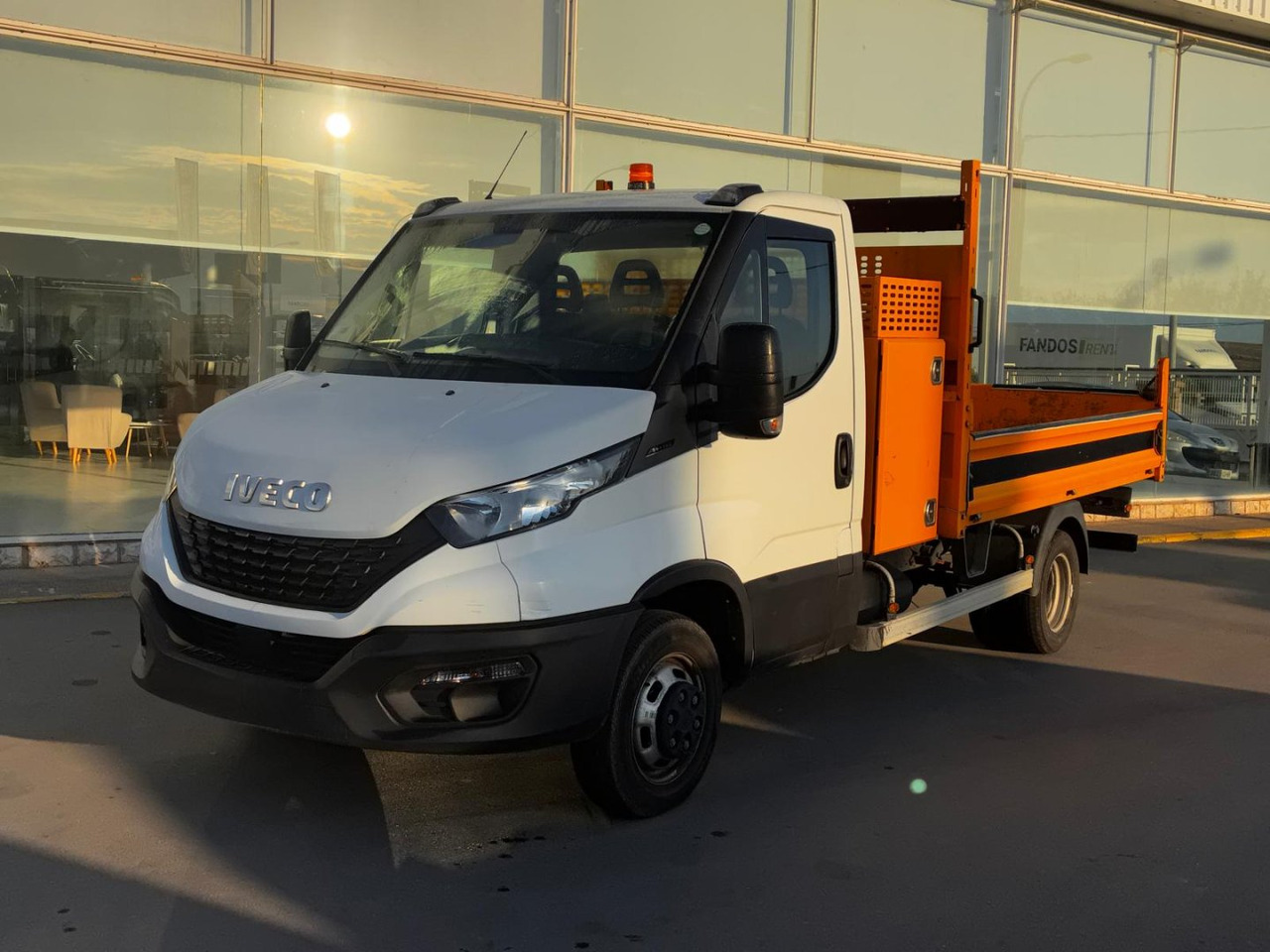 Volquete/Dumper IVECO 35C14 CAJA BASCULANTE - Tipper van: picture 1 Volquete/Dumper IVECO 35C14 CAJA BASCULANTE - Tipper van: picture 1