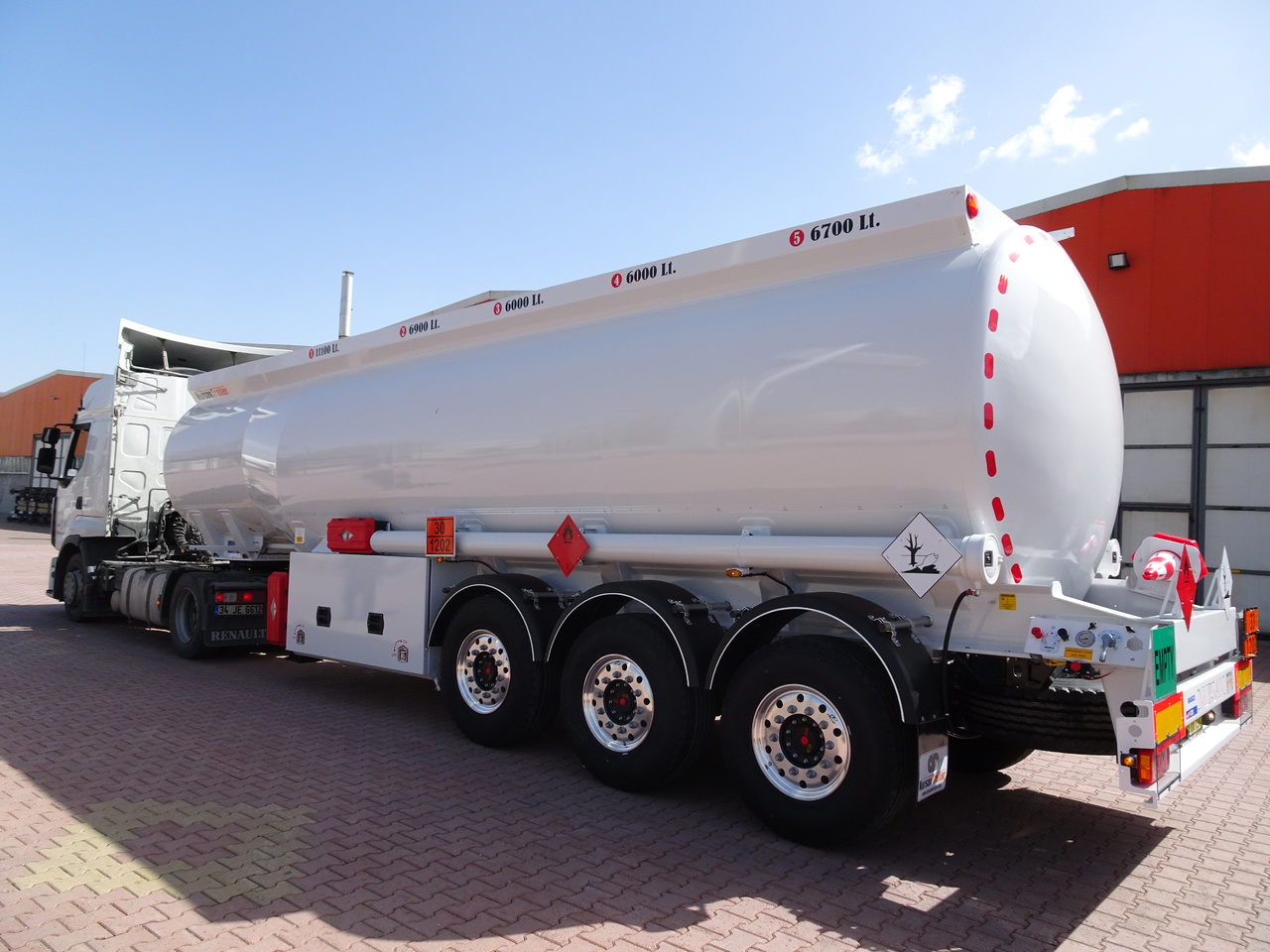 NURSAN Aluminium Tanker - Tank semi-trailer: picture 2 NURSAN Aluminium Tanker - Tank semi-trailer: picture 2