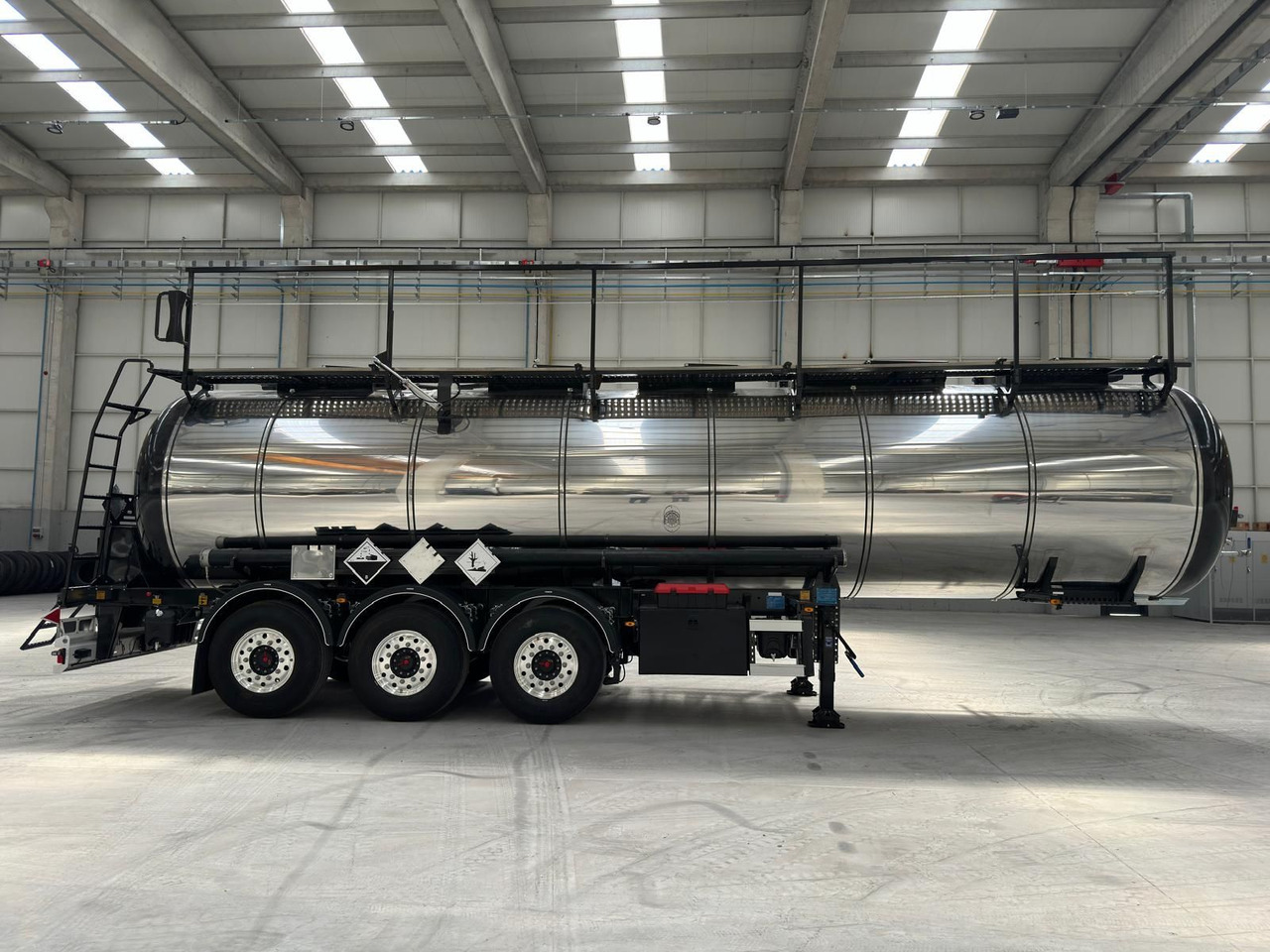 NURSAN Stainless Steel L4BH Tanker - Tank semi-trailer: picture 1 NURSAN Stainless Steel L4BH Tanker - Tank semi-trailer: picture 1